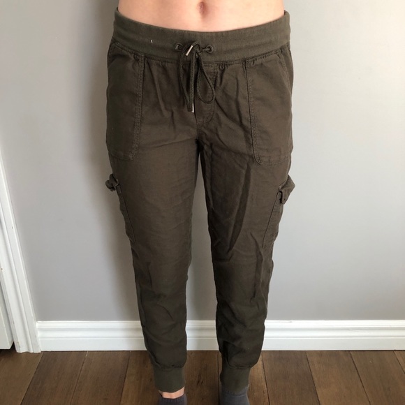Aritzia Pants & Jumpsuits Aritzia Cargo Joggers By The Brand Community Poshmark